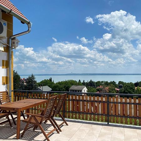 Bacchus Apartman - Borbarlang, Badacsony Бадачонтомай Екстериор снимка