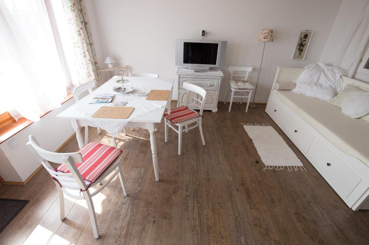 Bacchus Apartman - Borbarlang, Badacsony Бадачонтомай Екстериор снимка
