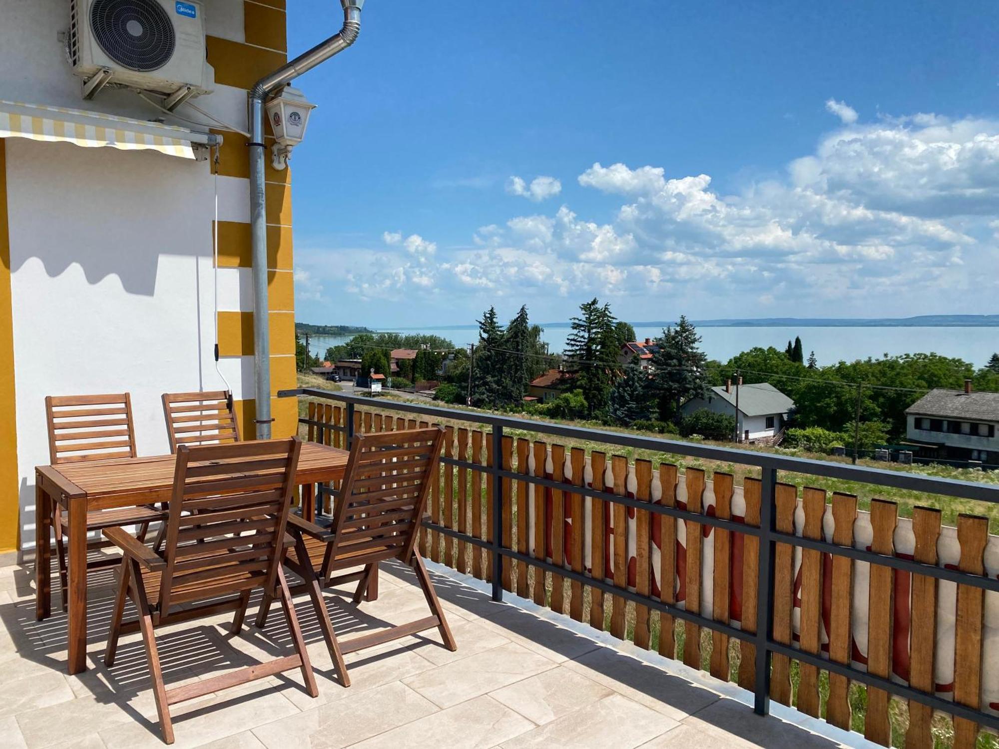 Bacchus Apartman - Borbarlang, Badacsony Бадачонтомай Екстериор снимка