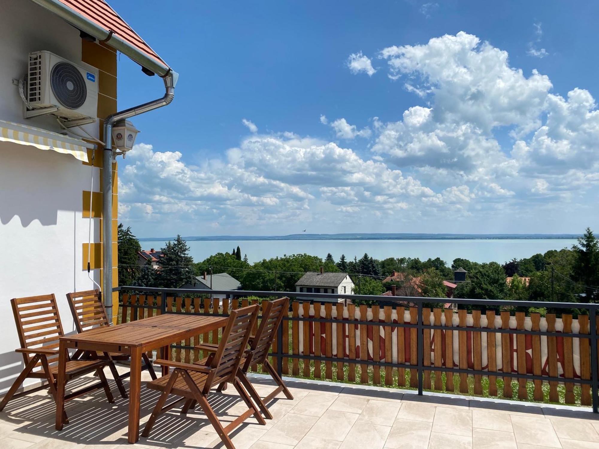 Bacchus Apartman - Borbarlang, Badacsony Бадачонтомай Екстериор снимка