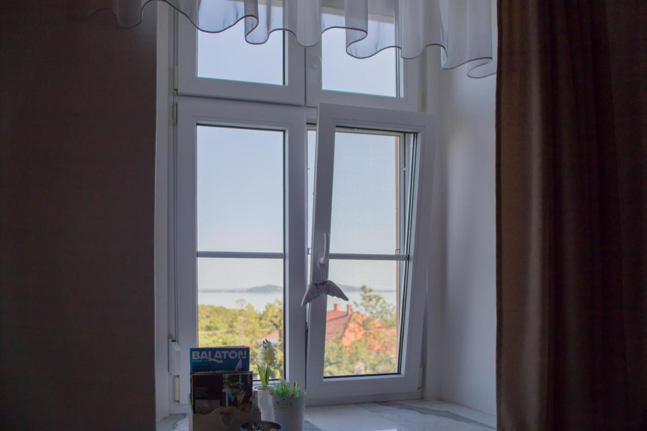 Bacchus Apartman - Borbarlang, Badacsony Бадачонтомай Екстериор снимка